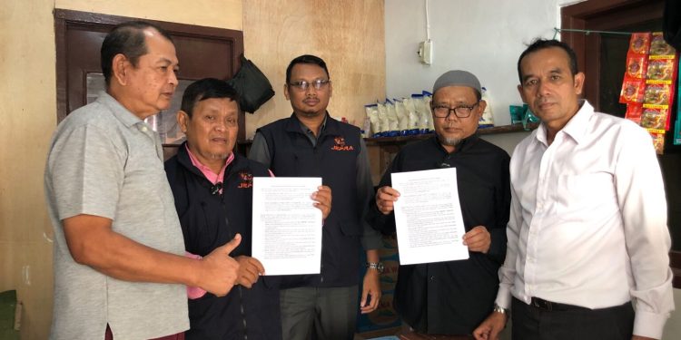 Berkah Ramadhan, Ayep Zaki Salurkan Dana Abadi Untuk DKM Masjid Al Husaeniyah