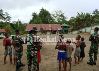 Membawa Keceriaan, Satgas Yonif 310/KK Ajak Anak-Anak Bermain Mainan Tradisional