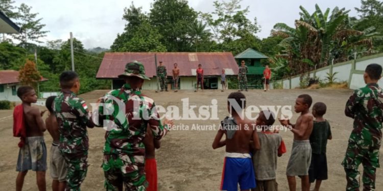Membawa Keceriaan, Satgas Yonif 310/KK Ajak Anak-Anak Bermain Mainan Tradisional