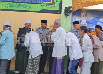 Ratusan Warga Binaan Lapas Warungkiara Laksanakan Sholat Iedul Fitri 1 Syawal 1445 H dengan Khidmat di Masjid Sa’adatuddaroen dilanjutkan dengan Penyerahan Remisi Khusus Secara Virtual, Serentak Berpusat di Lapas Cikarang