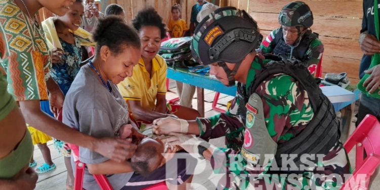 Terbatasnya Pelayanan Dan Fasilitas Kesehatan Di Perbatasan, Satgas Yonif 310/KK Hadir Berikan Pengobatan Gratis
