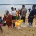 Terpleset Ke Lubang di Pinggir Pantai Cibuaya, Dua Bocah Diselamatkan Petugas Pos Pam
