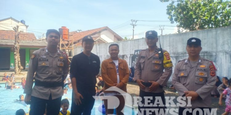 Bhabinkamtibmas Cikundul bersama Personil Pos Pam Simpang Merdeka Lembursitu Melaksanakan Giat Patroli ke Tempat Wisata Air panas