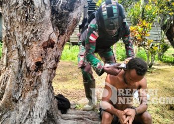 Satgas Yonif 310/KK Keliling Kampung Berikan Layanan Cukur Gratis Untuk Warga Perbatasan