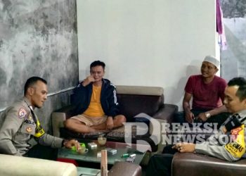 Personil Anggota Polsek Lembursitu Melaksanakan Giat Silaturahmi Terhadap Warga Masyarakat Wilayah Kelurahan Sindangsari