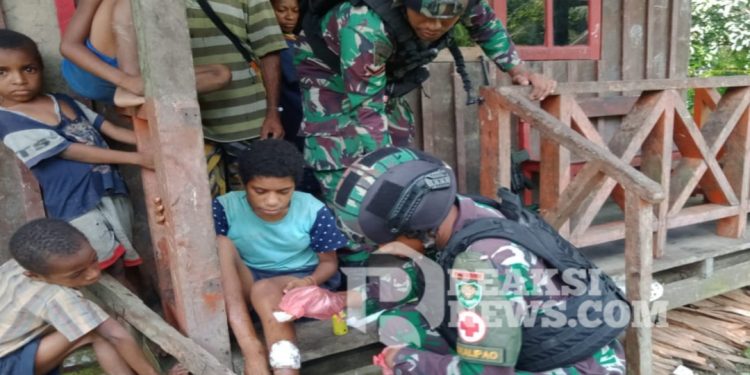 Kurangnya Kesadaran Masyarakat Akan Pentingnya Menjaga Kesehatan, Satgas Yonif 310/KK Gelar Pengobatan Keliling