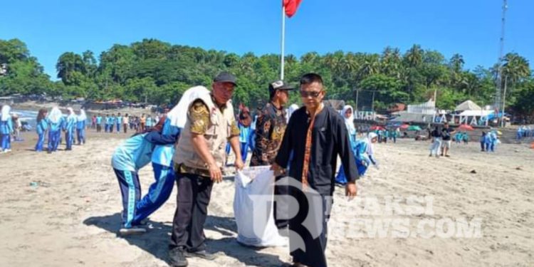 Forkopimcam Cisolok Inisiasi Operasi Semut di Pantai Karanghawu Pasca Libur Lebaran