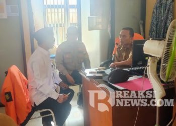 Personil Anggota Polsek Lembursitu Melaksanakan Giat Silaturahmi Terhadap Warga Masyarakat di Wilayah Hukum Polsek Lembursitu