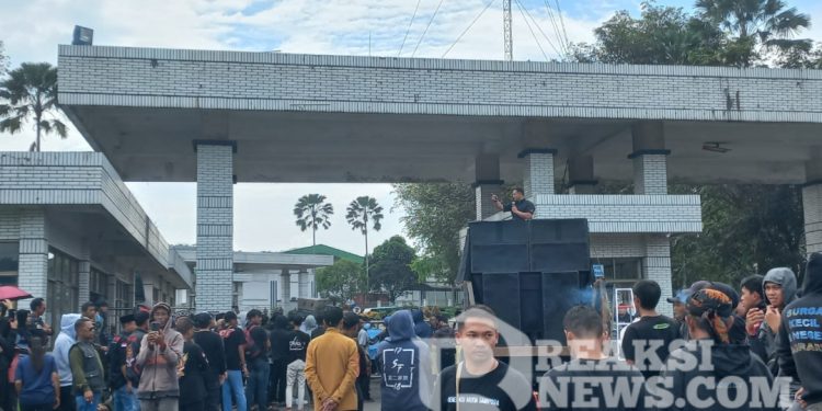 Ribuan Warga Bojongraharja Cikembar Geruduk PT. GSI