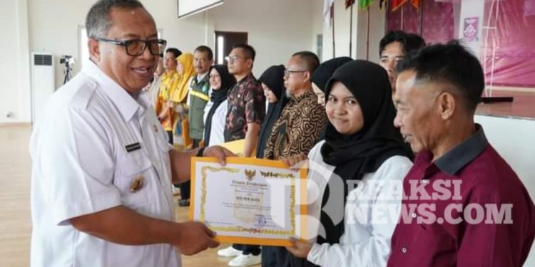 Sebanyak 150 Pelajar Asal Sukabumi, Mendapatkan Beasiswa Bupati
