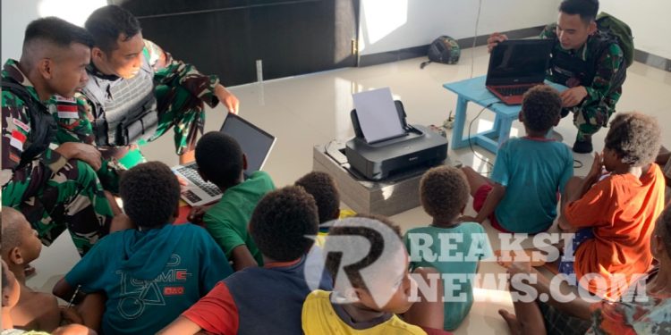 Minim Sarpras Sebagai Faktor Penghambat, Satgas Yonif 310/KK Ajarkan Anak Perbatasan Pengetahuan Komputer