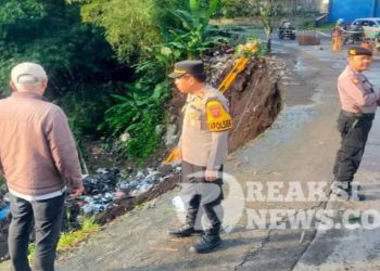 Polsek Cibeureum Sukabumi Pantau Lokasi Longsor, Simak.!