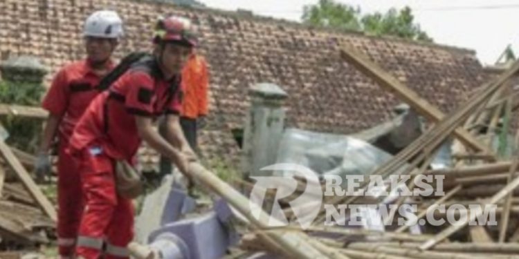 Guncangan Gempa M 6,2, Hancurkan Rumah Warga Garut