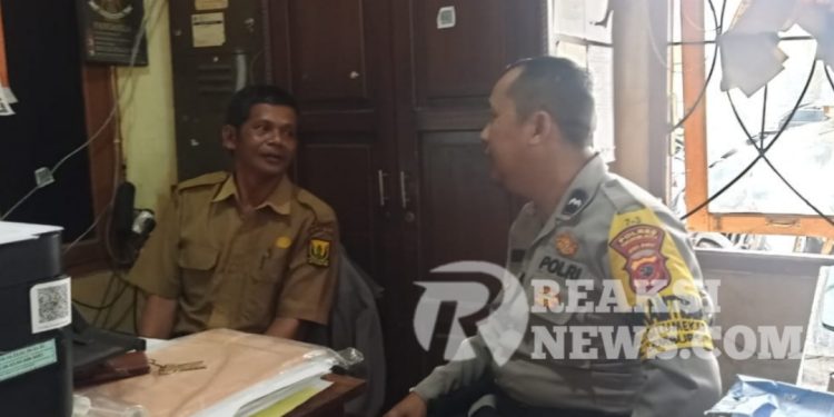 Personil Polsek Lembursitu, Melaksanakan Giat Pemantauan Wilayah Menjelang Hari Buruh