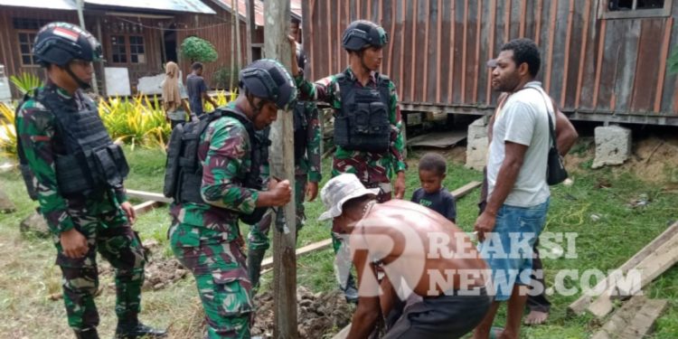 Jalin Keakraban Dengan Masyarakat Di Perbatasan, Ini Yang Dilakukan Satgas Yonif 310/KK !