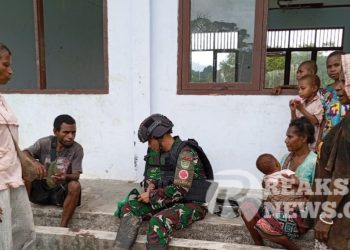 Gelar Pengobatan Keliling, Upaya Satgas Yonif 310/KK Menjamin Kesehatan Masyarakat Perbatasan