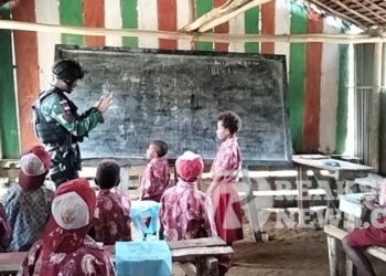 Keterbatasan Bukan Alasan, Satgas Yonif 310/KK Peduli Pendidikan Di Perbatasan