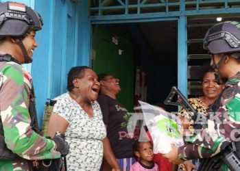 Hadirkan Senyuman, Satgas Yonif 310/KK Kunjungi Kampung Perbatasan