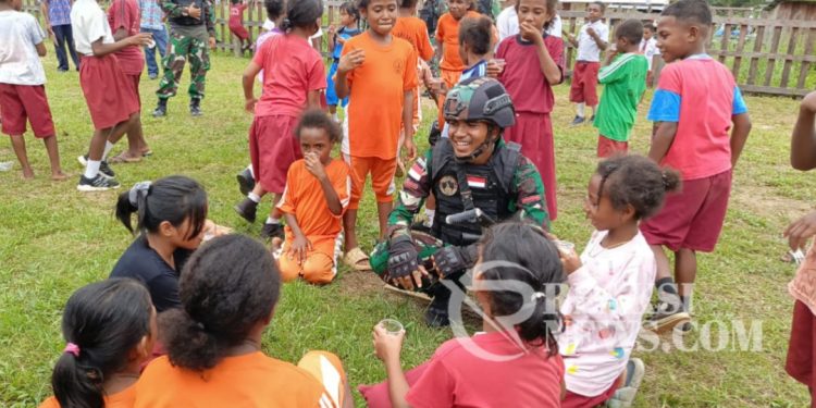 Fun Game, Cara Satgas Yonif 310/KK Hadirkan Keceriaan Anak-Anak Di Perbatasan