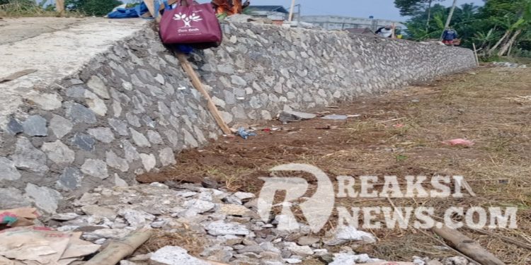 Pembangunan Jalan Usaha Tani Salah Satu Upaya Pemerintah Caringin Kulon Dalam Mempermudah Akses Petani