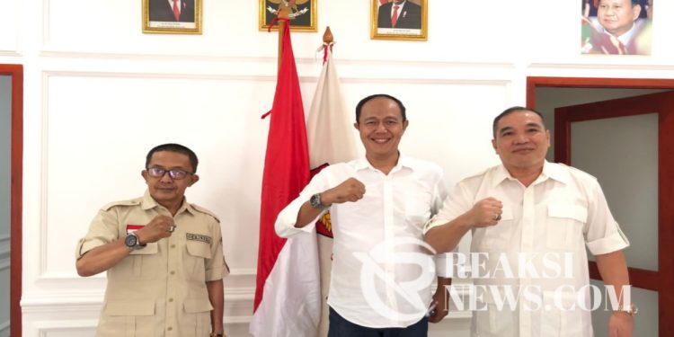 Ayep Zaki Serahkan Berkas Pendaftaran sebagai Bakal Calon Wali Kota Sukabumi ke DPC Gerindra Kota Sukabumi