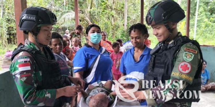 Berikan Kemudahan Masyarakat Peroleh Pelayanan Kesehatan, Satgas Yonif 310/KK Gelar Posyandu