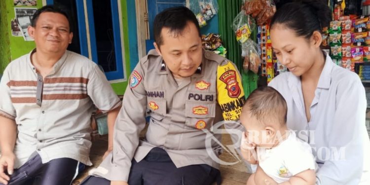Anggota Babin Polsek Lembursitu Pantau Warga Yang Mengidap Stunting