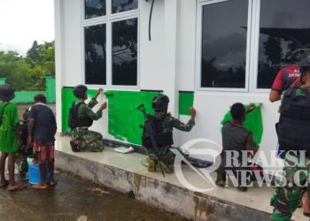 Satgas Yonif 310/KK Bantu Percantik Puskesmas Towe Demi Kenyamanan Warga