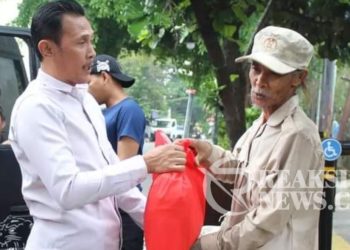 Polres Sukabumi Kota Bagikan Ratusan Nasi Kota dan Puluhan Paket Sembako