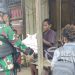 Bagikan Pakaian, Betuk Perhatian Satgas Yonif 310/KK Pada Warga Di Pedalaman Papua