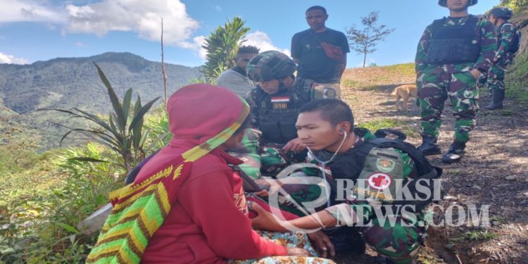 Satgas Yonif 310/KK Gelar Bakti Kesehatan Di Pegunungan Bintang Papua