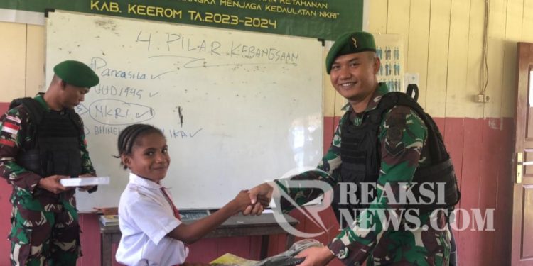 Ciptakan Generasi Penerus Bangsa Yang Kuat Dan Cerdas, Satgas Yonif 310/KK Berikan Wawasan Kebangsaan