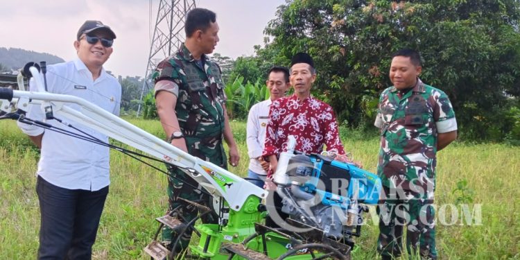 Petani di Simpenan Dapat Kunjungan Dansatgas Hanpangan TNI AD
