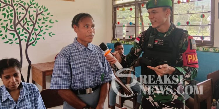 Jelang Hari Lahir Pancasila, Satgas Yonif 310/KK Berikan Wasbang Tentang 4 Pilar Kebangsaan