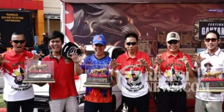 Kapolda Jabar bersama Kasdam III Siliwangi, dan Forkopimda Jabar Menghadiri Acara Lomba Gantangan Burung