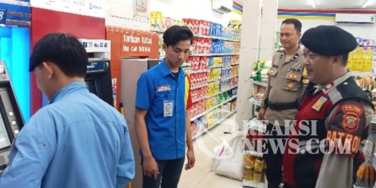 Patroli Sambang Karyawan Alfamart dan Indomaret Beri Himbauan Kamtibmas