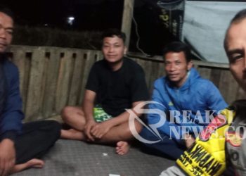 Sambangi Pos Kamling, Bhabinkamtibmas Polsek Lembursitu, Ajak Warga Aktif Jaga Kamtibmas