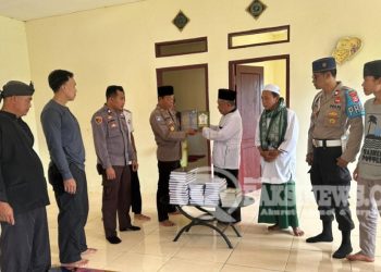 Memperingati Hari Bhayangkara ke 78 Polsek Cilograng, Bagikan Puluhan Al Qur’an ke Ponpes Al Istiqomah