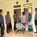 Memperingati Hari Bhayangkara ke 78 Polsek Cilograng, Bagikan Puluhan Al Qur’an ke Ponpes Al Istiqomah