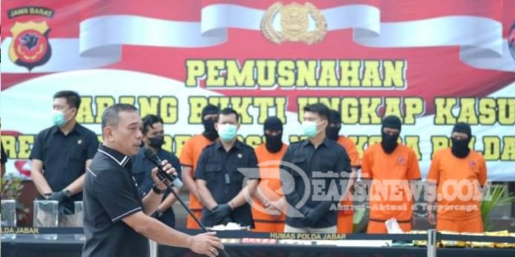 Polda Jabar Berhasil Gagalkan dan Amankan 7 Pelaku Pengedar 23,99 KG Sabu
