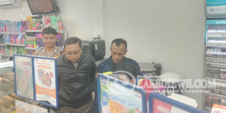 Patroli sambang Karyawan Alfamart dan Indomaret beri himbauan kamtibmas
