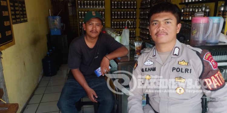 Anggota Polsek Lembursitu Melaksanakan Patroli Dialogis dengan Usaha UMKM