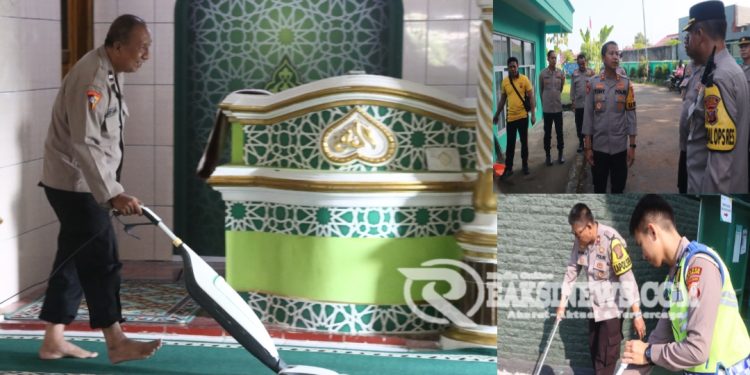 Polisi di Sukabumi Bersihkan Tempat Ibadah