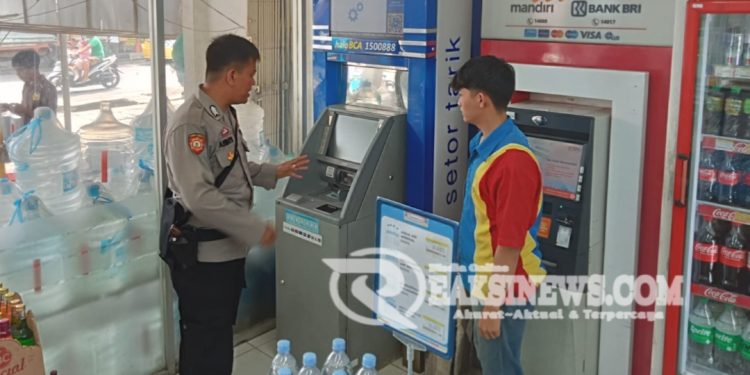 Pantau Dan Cek Mesin ATM oleh Anggota Patroli dan Bhabinkamtibmas Polsek Lembursitu Polres Sukabumi Kota