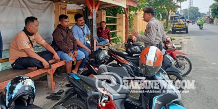 Sambangi Ojeg Pangkalan, Polsek Lembursitu Beri Himbauan Kamtibmas