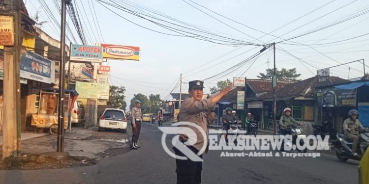 Polsek Lembursitu Berikan Pelayanan Prima Rutin Gatur Pagi