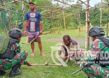 Tumbuhkan Semangat Gotong Royong, Satgas Yonif 310/KK Gelar Karya Bhakti