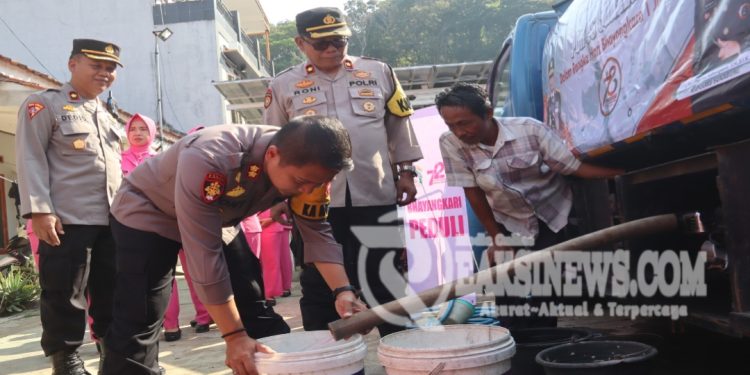 Polres Sukabumi Distribusikan 6000 Liter Air Bersih dalam Rangka HUT Bhayangkara ke-78