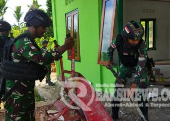 Satgas Yonif 310/KK Bantu Warga Bangun Gereja Dan Pastoran Di Perbatasan