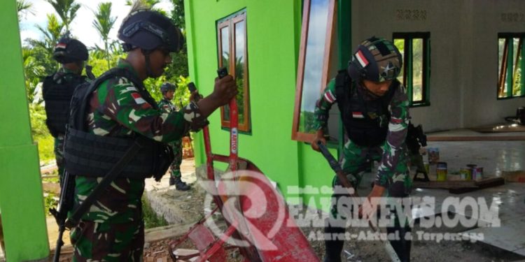 Satgas Yonif 310/KK Bantu Warga Bangun Gereja Dan Pastoran Di Perbatasan